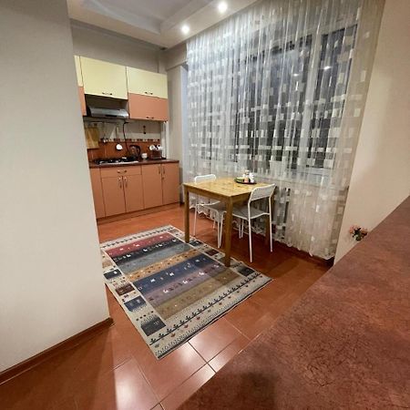 Flat Lejlighed Almaty Eksteriør billede